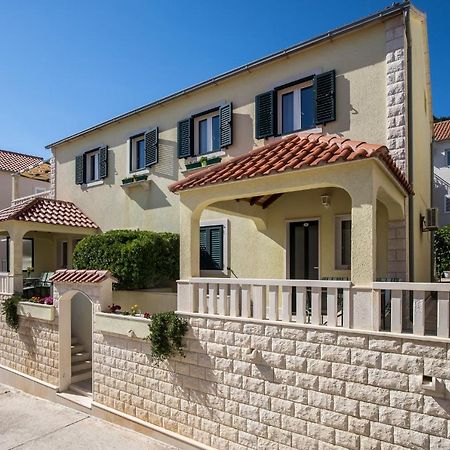 Apartmani Filipic Bol Buitenkant foto