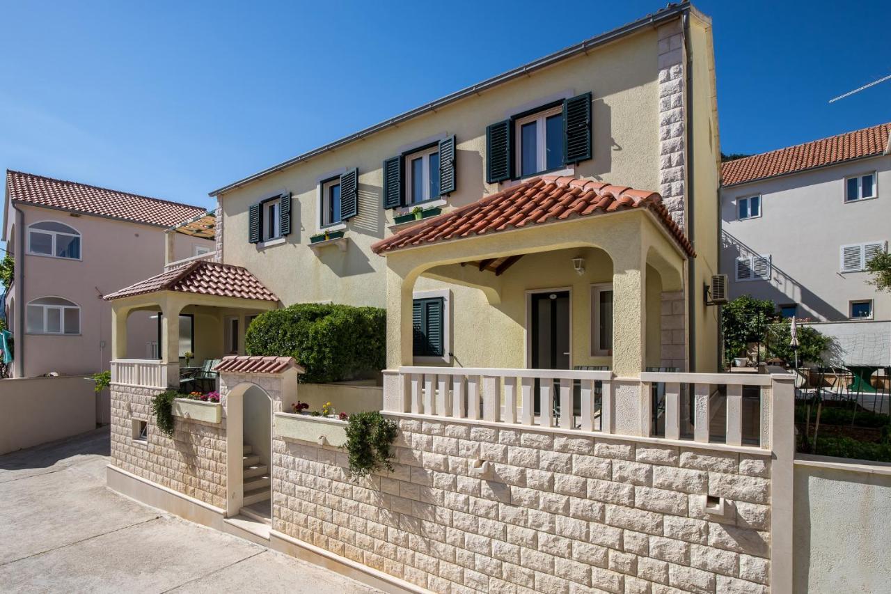 Apartmani Filipic Bol Buitenkant foto