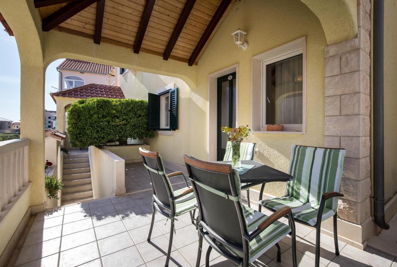 Apartmani Filipic Bol Buitenkant foto