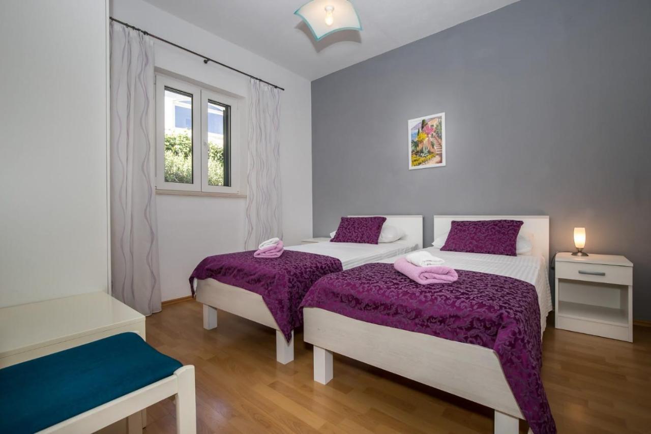 Apartmani Filipic Bol Buitenkant foto