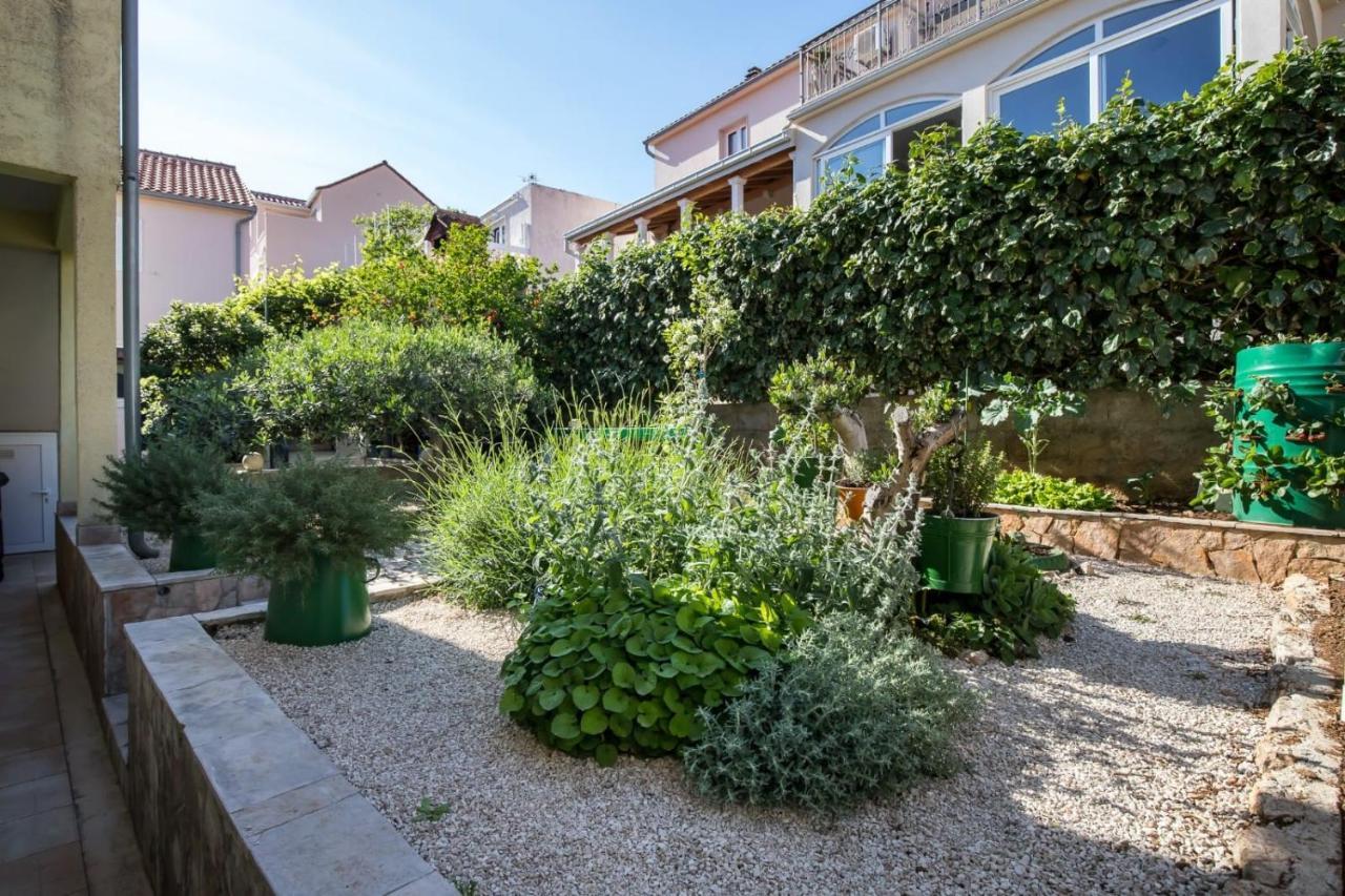 Apartmani Filipic Bol Buitenkant foto