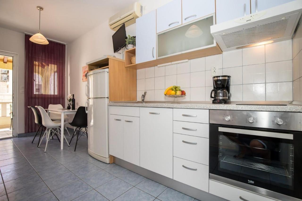 Apartmani Filipic Bol Buitenkant foto