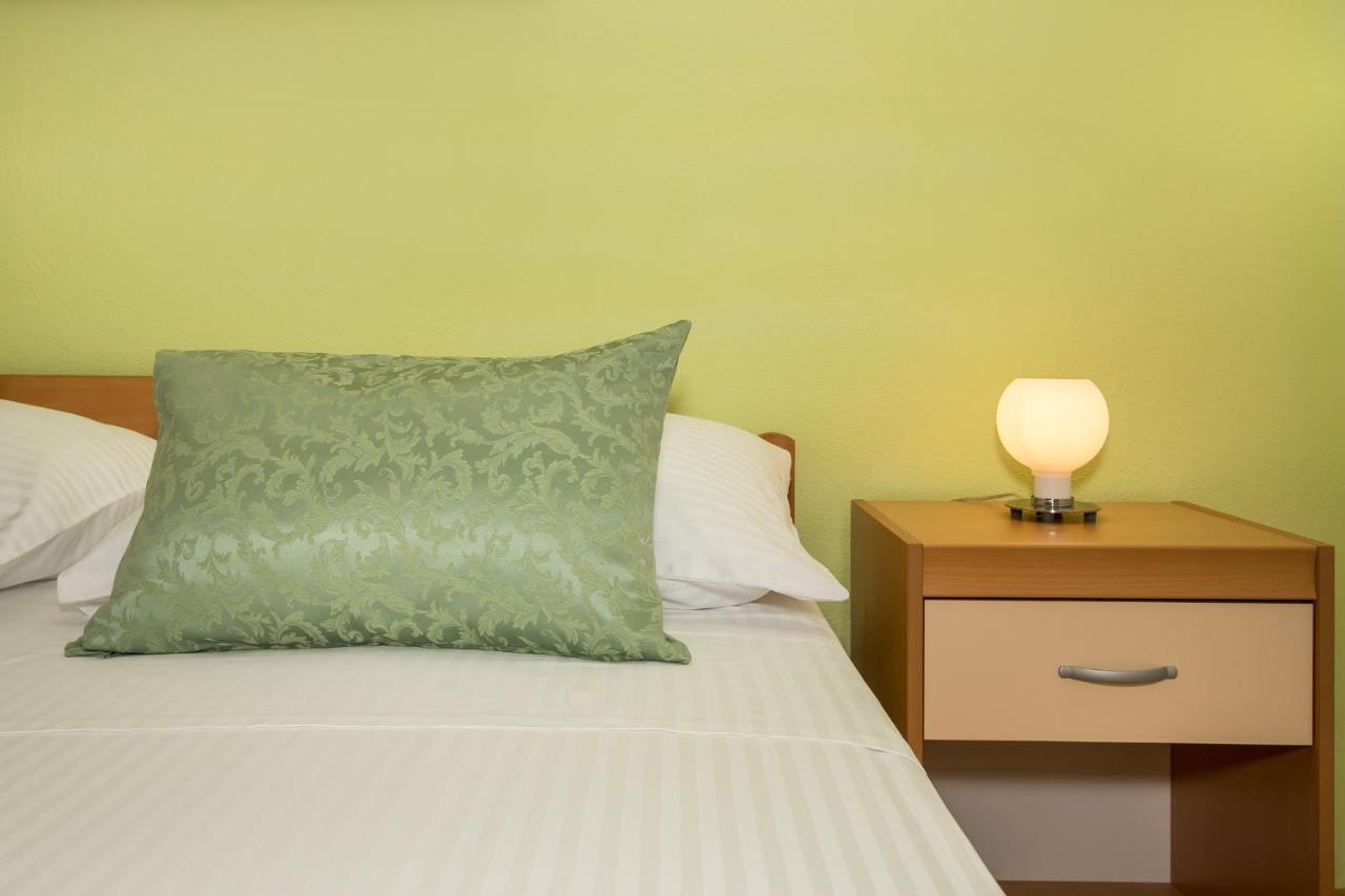 Apartmani Filipic Bol Buitenkant foto