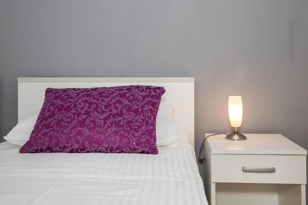 Apartmani Filipic Bol Buitenkant foto