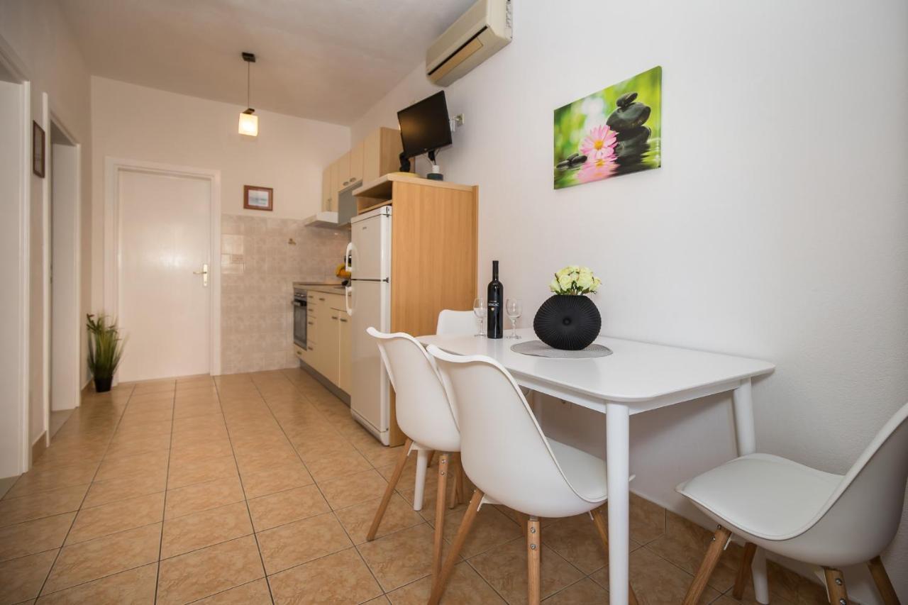Apartmani Filipic Bol Buitenkant foto