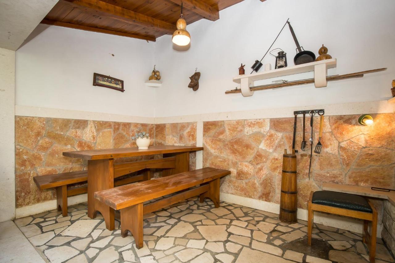 Apartmani Filipic Bol Buitenkant foto
