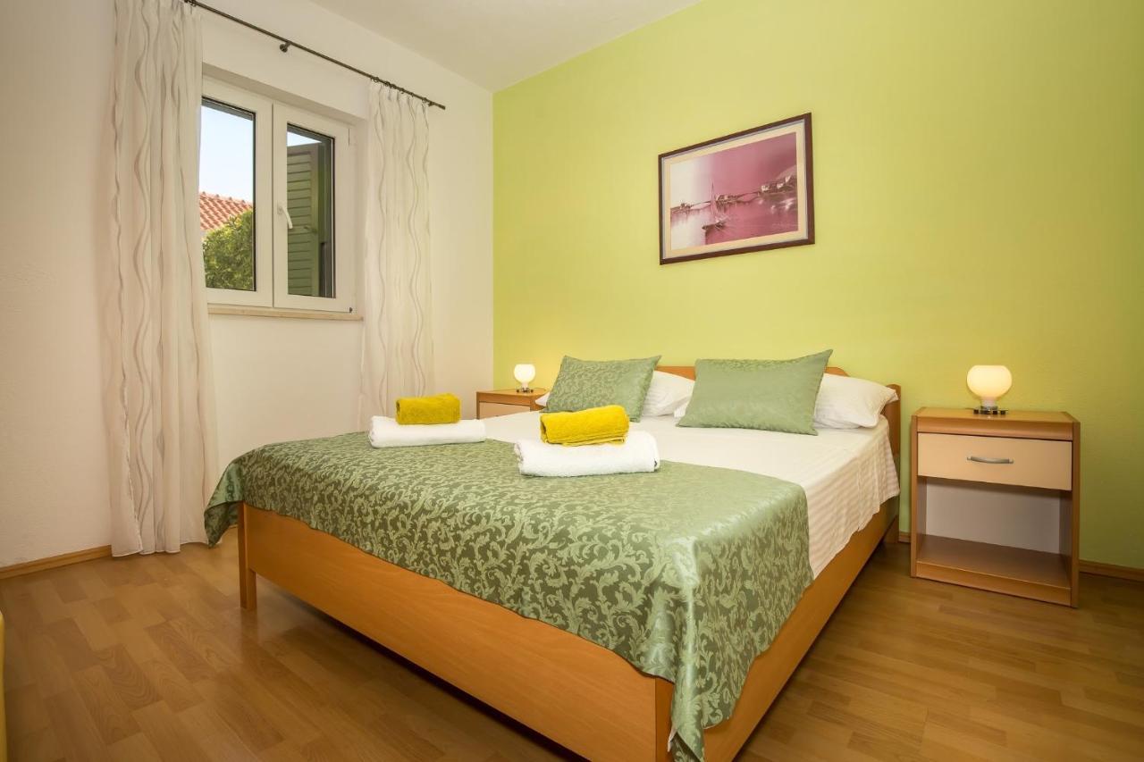 Apartmani Filipic Bol Buitenkant foto