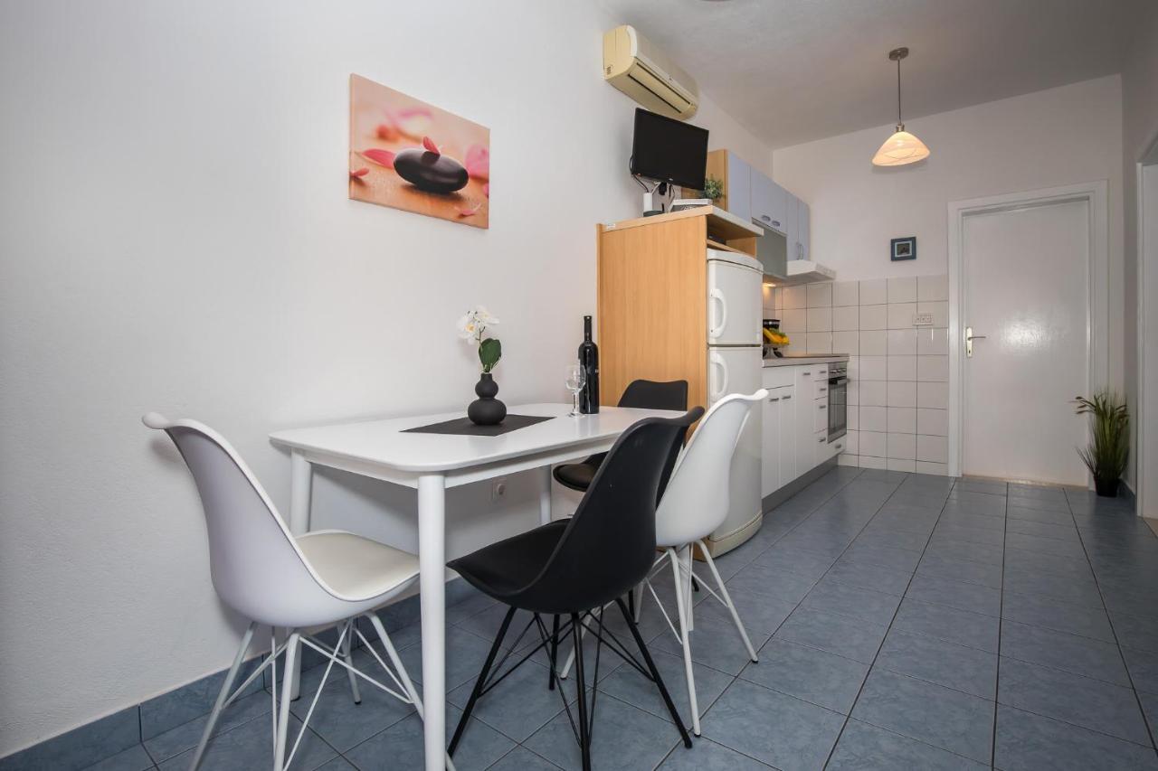Apartmani Filipic Bol Buitenkant foto