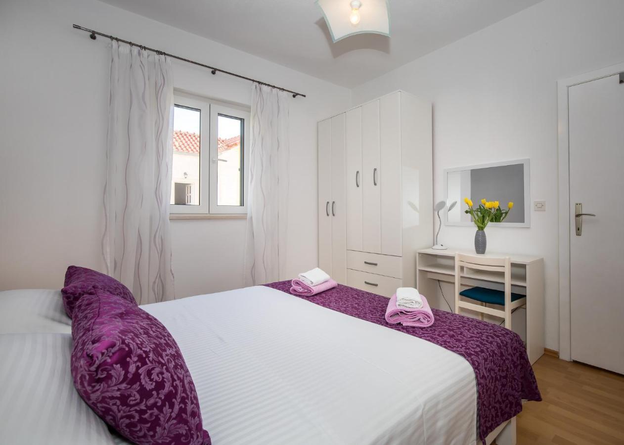 Apartmani Filipic Bol Buitenkant foto
