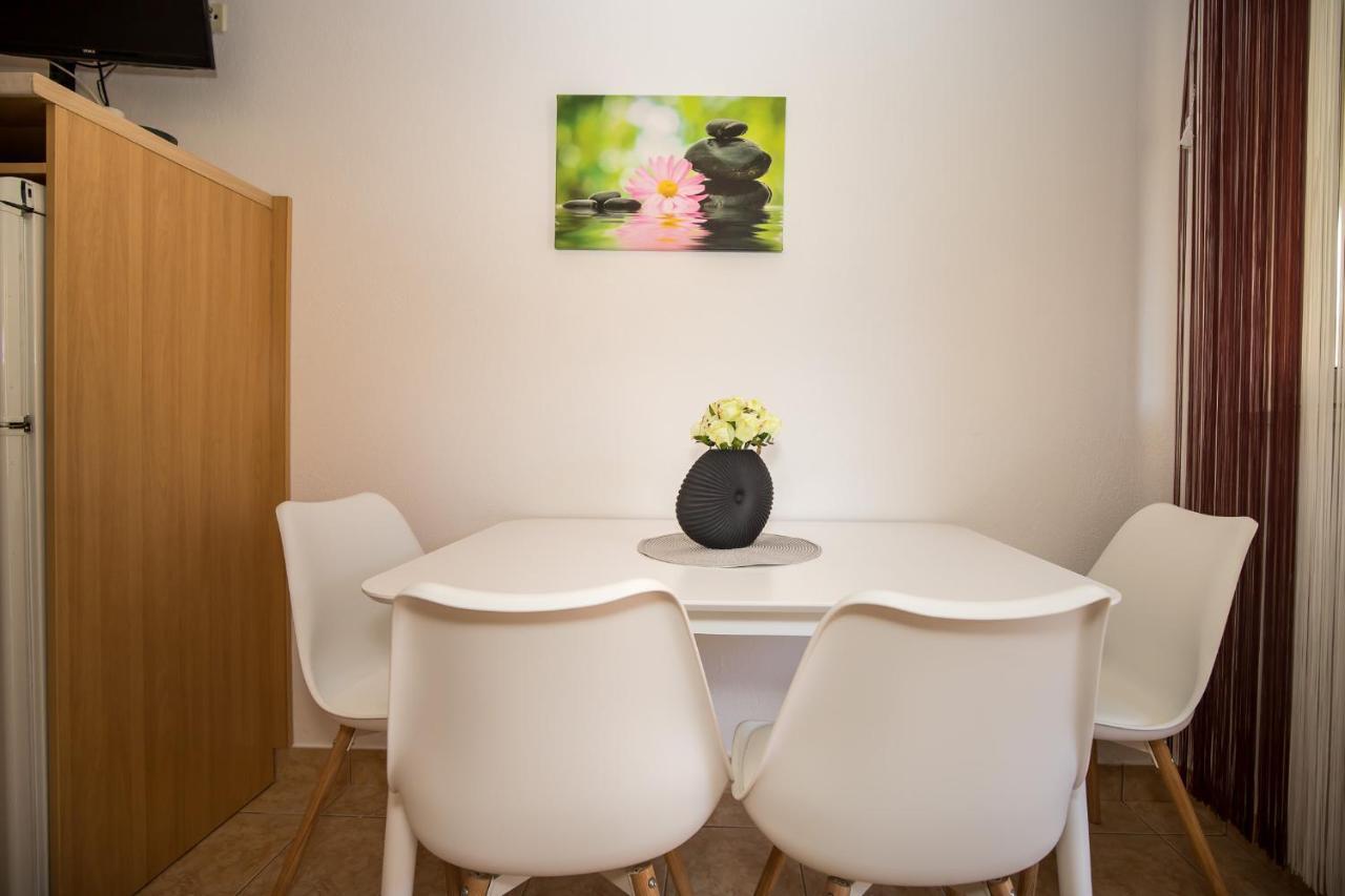 Apartmani Filipic Bol Buitenkant foto