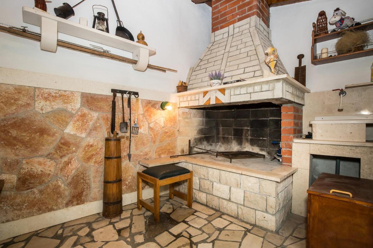 Apartmani Filipic Bol Buitenkant foto