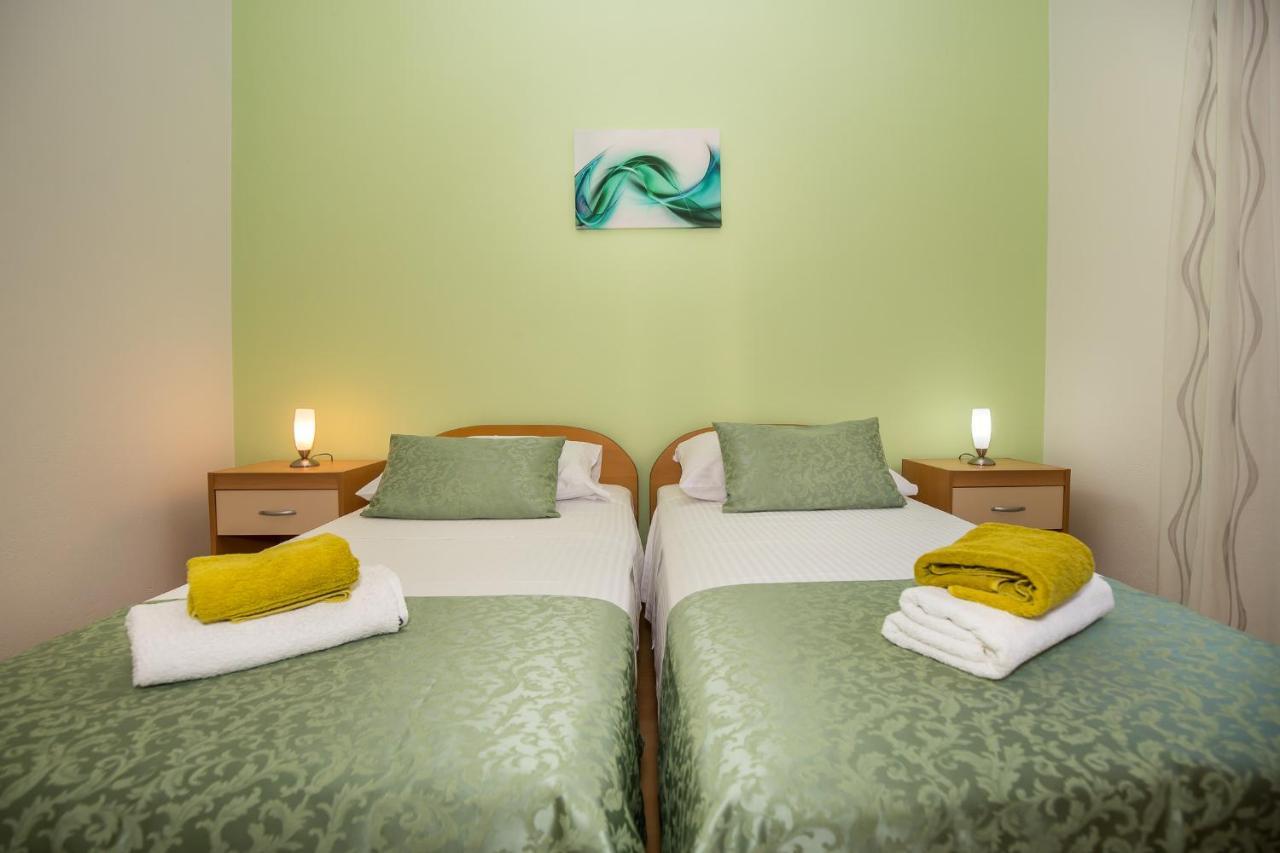 Apartmani Filipic Bol Buitenkant foto