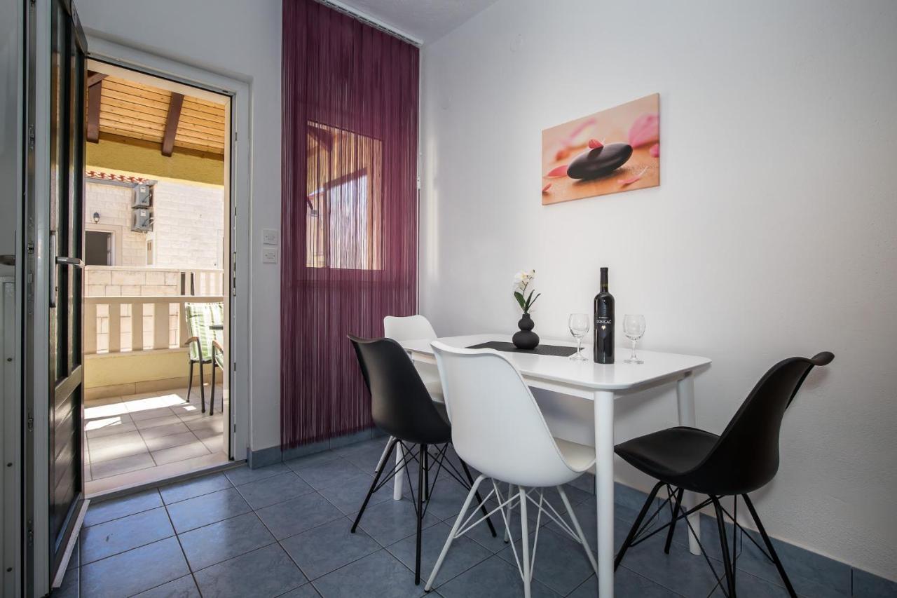 Apartmani Filipic Bol Buitenkant foto